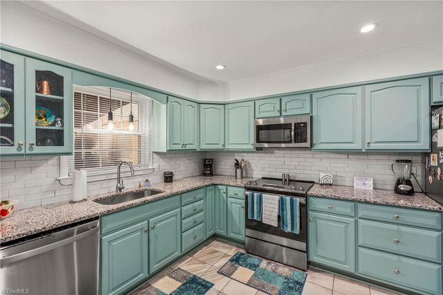 216 Vancouver Court, Kernersville, NC 27284