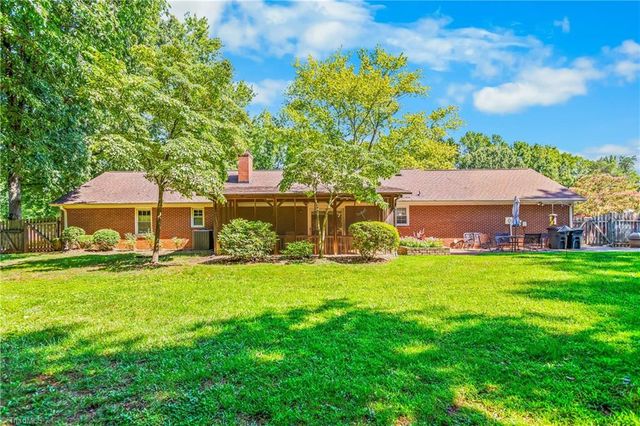 216 Vancouver Court, Kernersville, NC 27284
