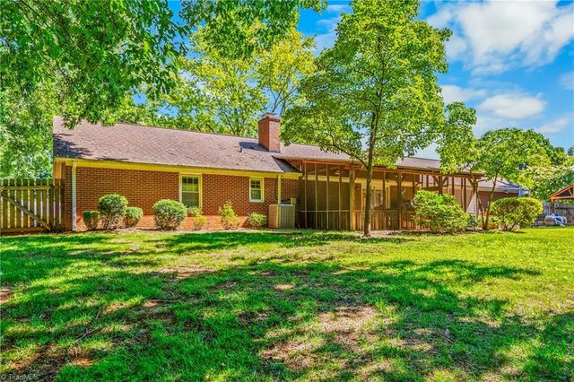 216 Vancouver Court, Kernersville, NC 27284