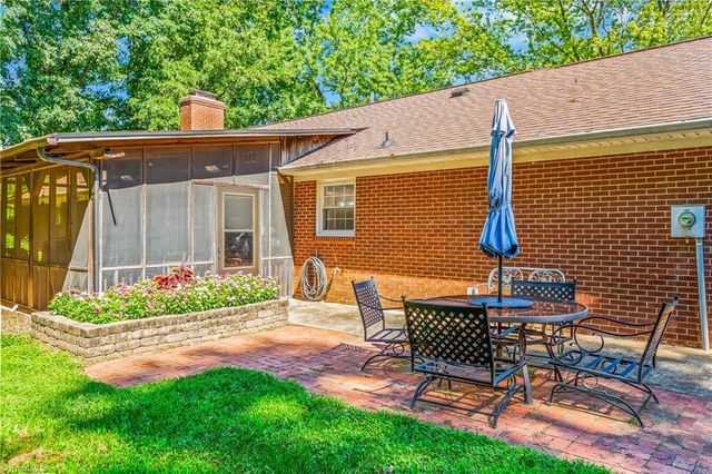 216 Vancouver Court, Kernersville, NC 27284
