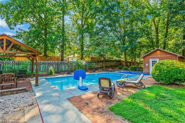 216 Vancouver Court, Kernersville, NC 27284