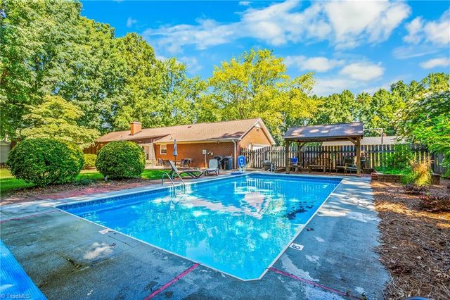 216 Vancouver Court, Kernersville, NC 27284