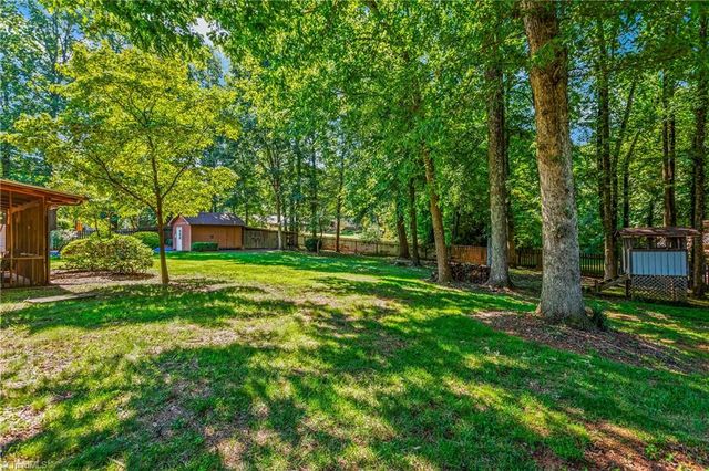 216 Vancouver Court, Kernersville, NC 27284