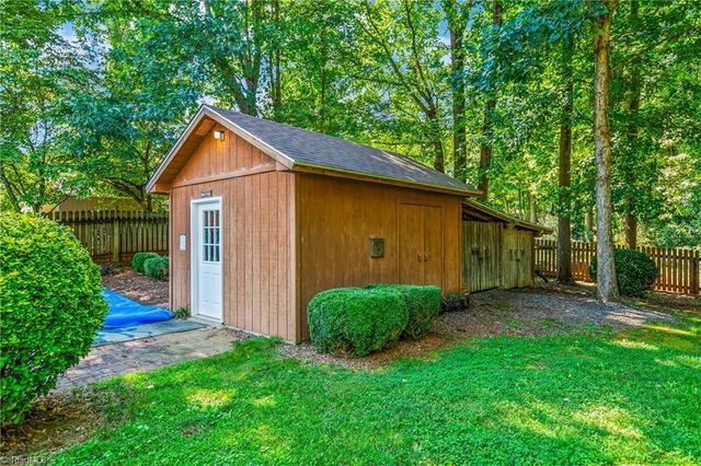 216 Vancouver Court, Kernersville, NC 27284