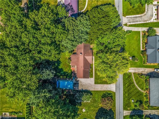 216 Vancouver Court, Kernersville, NC 27284