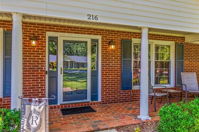 216 Vancouver Court, Kernersville, NC 27284