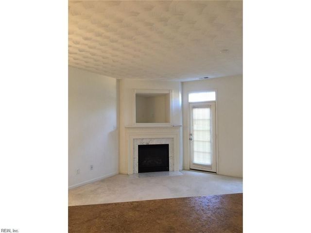 8 Cannonball CIR, Hampton, VA 23669