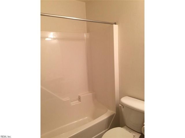 8 Cannonball CIR, Hampton, VA 23669