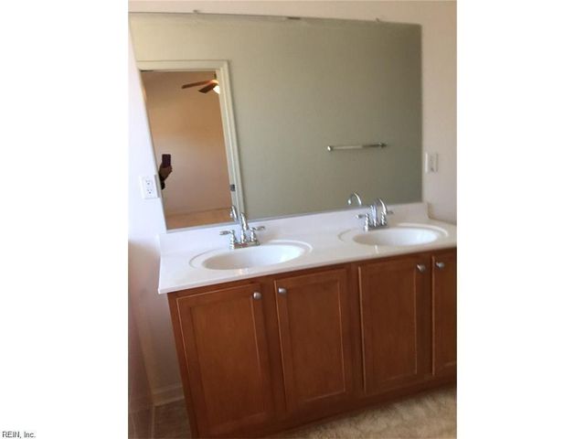 8 Cannonball CIR, Hampton, VA 23669