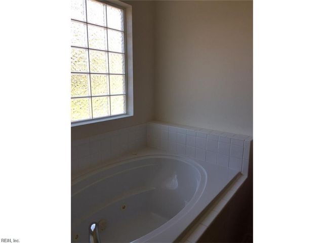 8 Cannonball CIR, Hampton, VA 23669