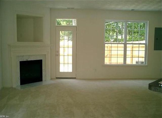 8 Cannonball CIR, Hampton, VA 23669