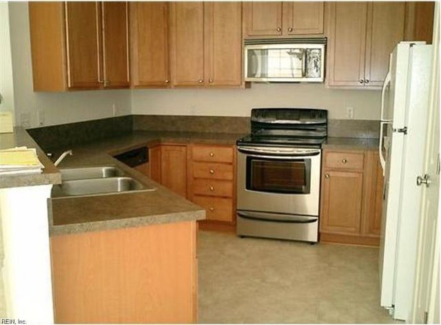 8 Cannonball CIR, Hampton, VA 23669