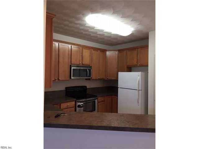 8 Cannonball CIR, Hampton, VA 23669