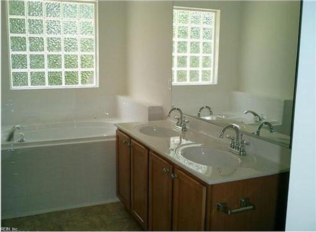 8 Cannonball CIR, Hampton, VA 23669