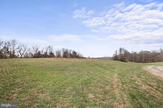 7389 LEEDS MANOR RD, Marshall, VA 20115