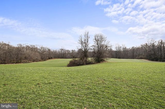 7389 LEEDS MANOR RD, Marshall, VA 20115