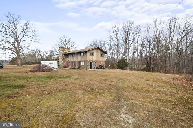 7389 LEEDS MANOR RD, Marshall, VA 20115