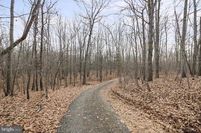 7389 LEEDS MANOR RD, Marshall, VA 20115