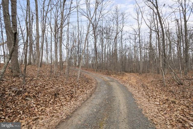 7389 LEEDS MANOR RD, Marshall, VA 20115