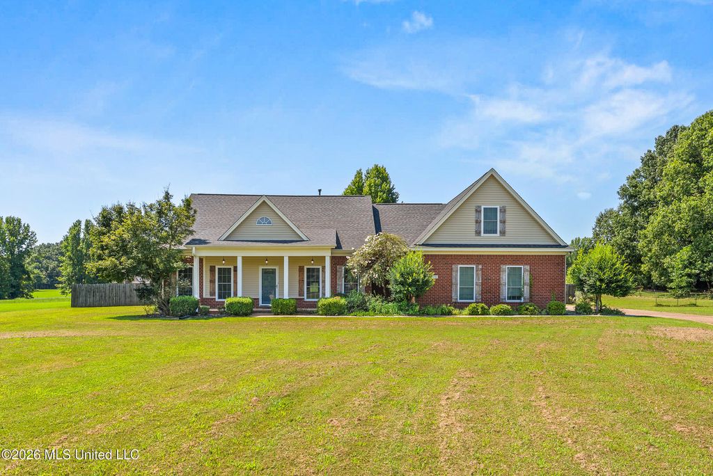 228 Golden Pond Drive, Coldwater, MS 38618 — exterior
