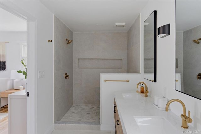 19 Foothill Lane, East Northport, NY 11731