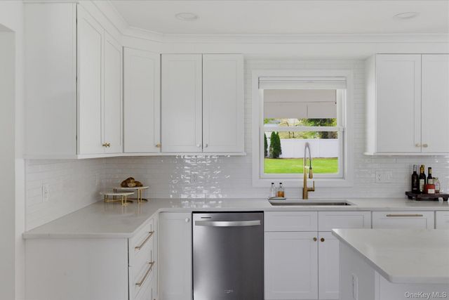 19 Foothill Lane, East Northport, NY 11731