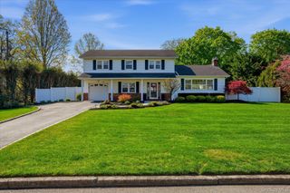 19 Foothill Lane, East Northport, NY 11731