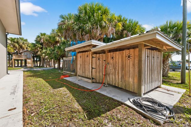 200 S Graves Road, Fort Pierce, FL 34945