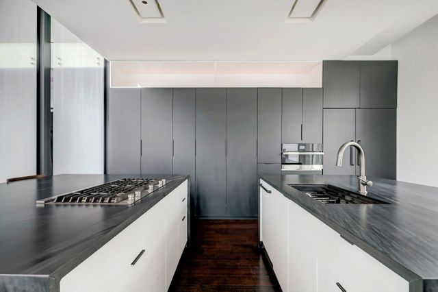 2200 Harvard Street, Houston, TX 77008