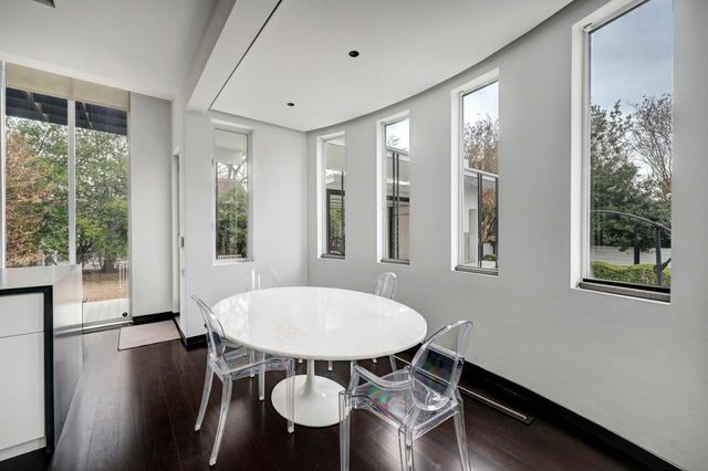 2200 Harvard Street, Houston, TX 77008