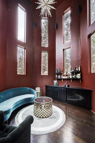 2200 Harvard Street, Houston, TX 77008