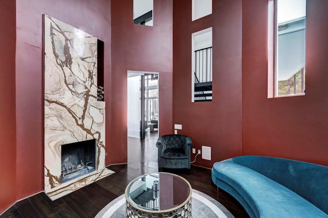 2200 Harvard Street, Houston, TX 77008