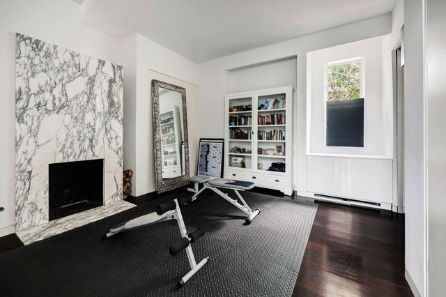 2200 Harvard Street, Houston, TX 77008