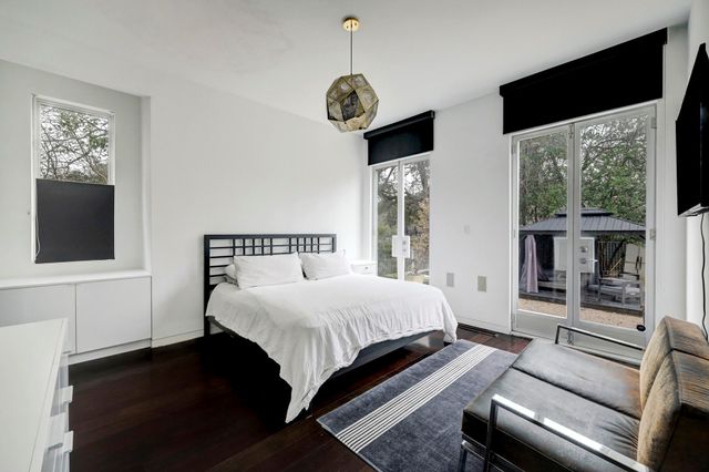 2200 Harvard Street, Houston, TX 77008