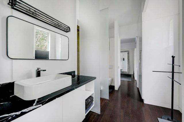 2200 Harvard Street, Houston, TX 77008