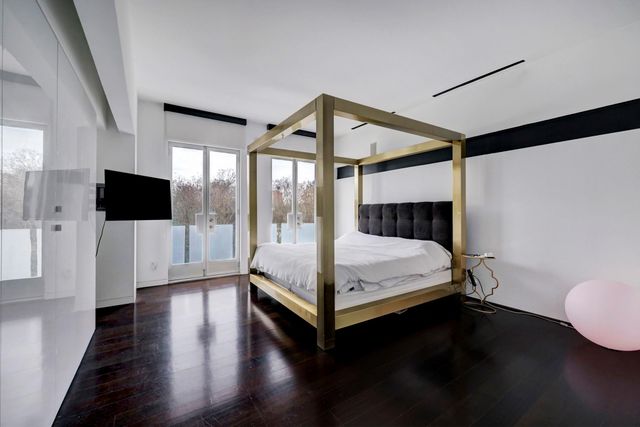 2200 Harvard Street, Houston, TX 77008