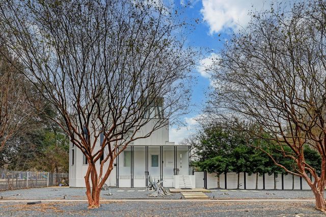 2200 Harvard Street, Houston, TX 77008