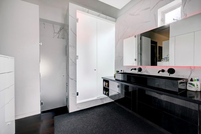 2200 Harvard Street, Houston, TX 77008