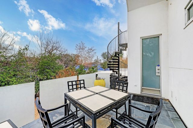 2200 Harvard Street, Houston, TX 77008