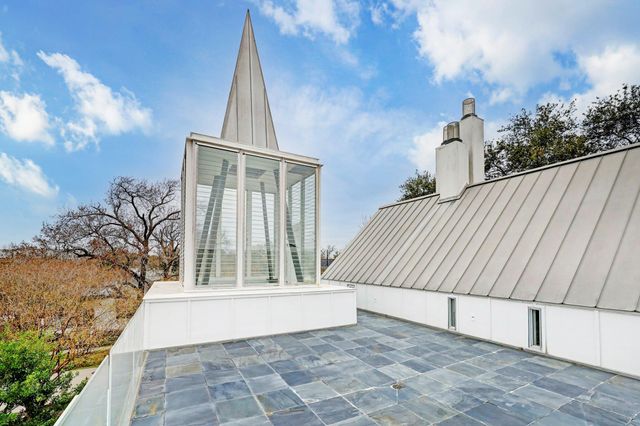 2200 Harvard Street, Houston, TX 77008