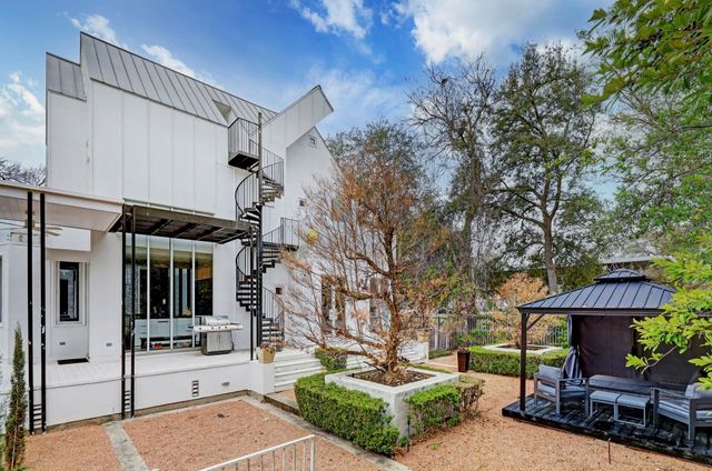 2200 Harvard Street, Houston, TX 77008