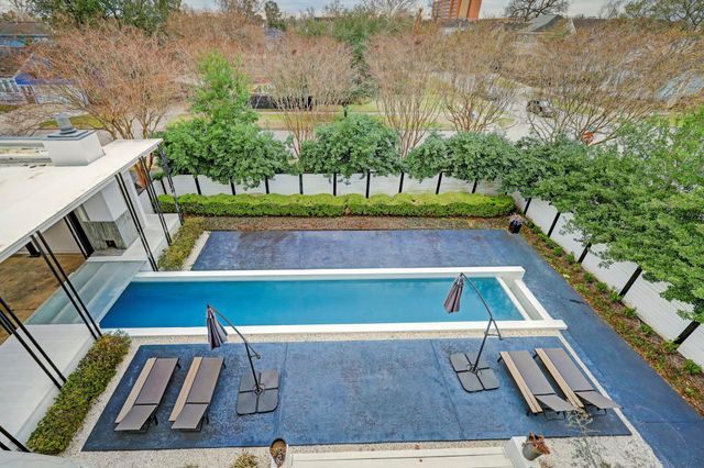 2200 Harvard Street, Houston, TX 77008