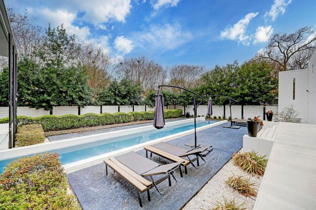 2200 Harvard Street, Houston, TX 77008