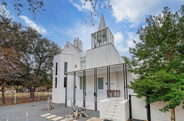 2200 Harvard Street, Houston, TX 77008