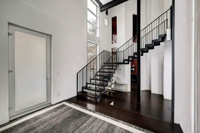 2200 Harvard Street, Houston, TX 77008