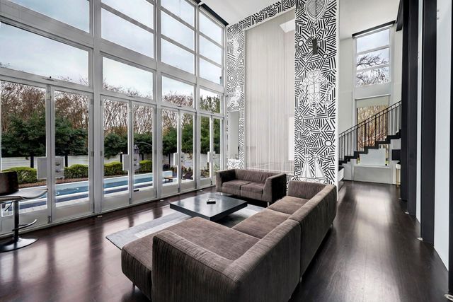 2200 Harvard Street, Houston, TX 77008