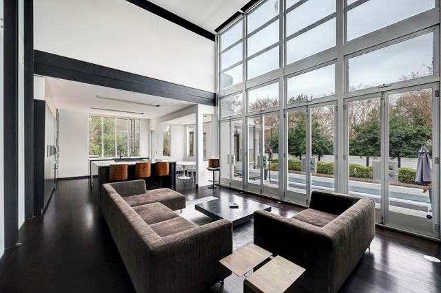 2200 Harvard Street, Houston, TX 77008