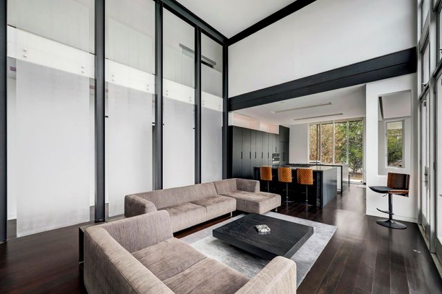 2200 Harvard Street, Houston, TX 77008