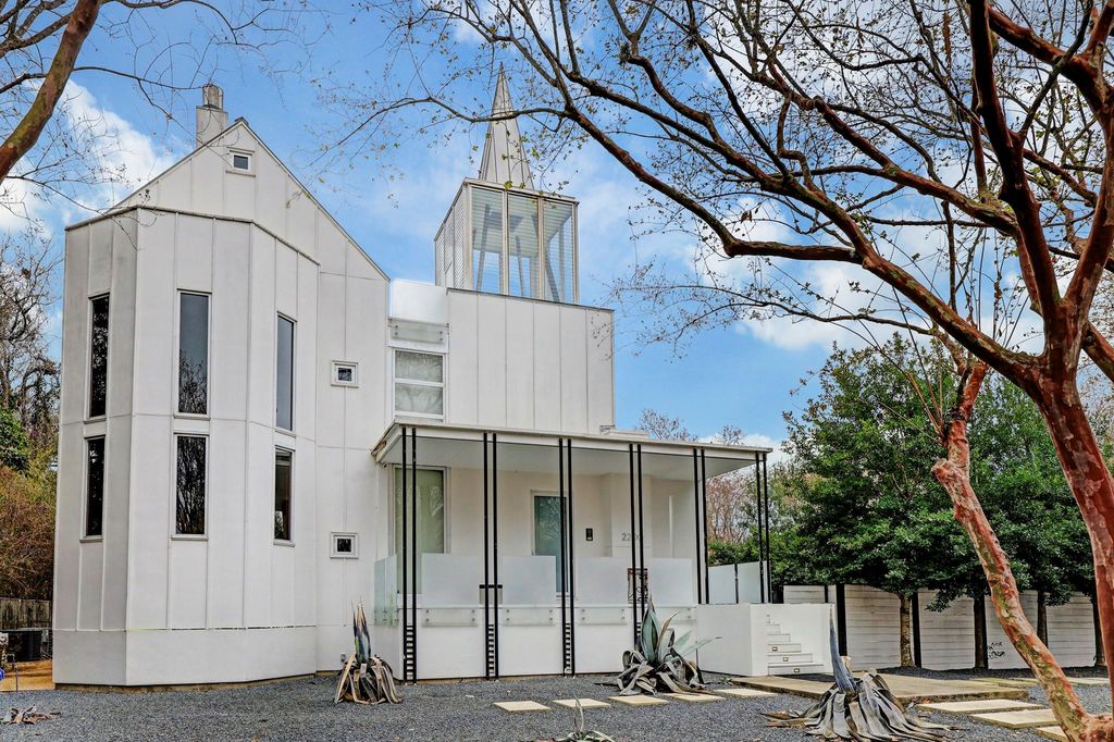 2200 Harvard Street, Houston, TX 77008