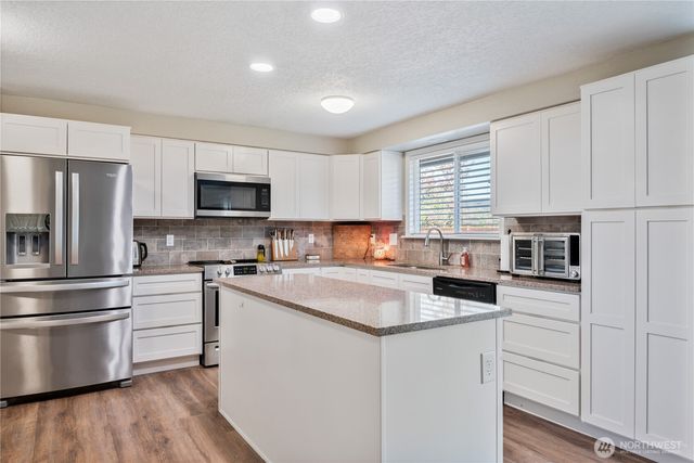 1532 Floral Court, Longview, WA 98632